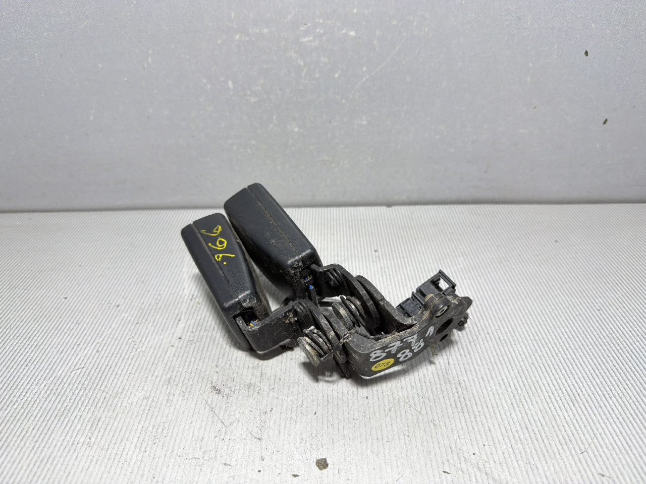DIJELOVI ISPALJIVAC VW PASSAT B8 > 14-19 1.6 8V0857739