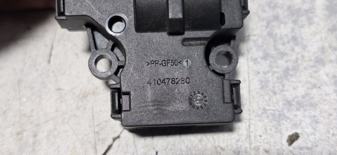 DIJELOVI MOTORIC KLAPNE AUDI Q5 (FY) > 17 - 20  410478280