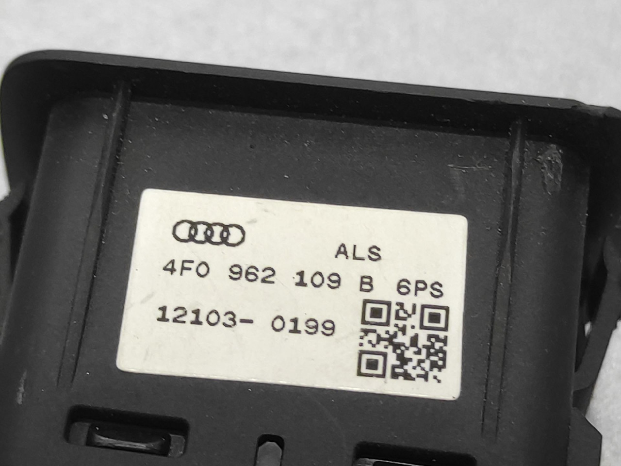 DIJELOVI PREKIDAC AUDI A4 (B8) > 12-15 4F0962109B