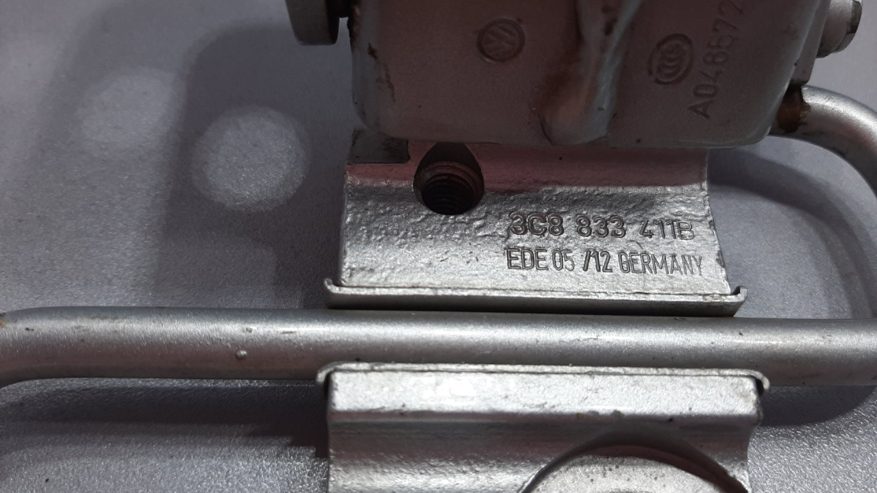 DIJELOVI BAGLAMA VW PASSAT B6 > 05-10 3C8833411B