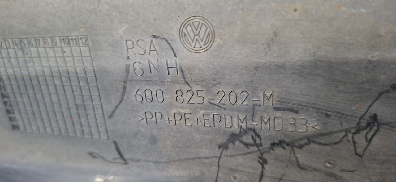 DIJELOVI PODNA ZASTITA VW POLO > 09-14 1.6 6Q0825202M
