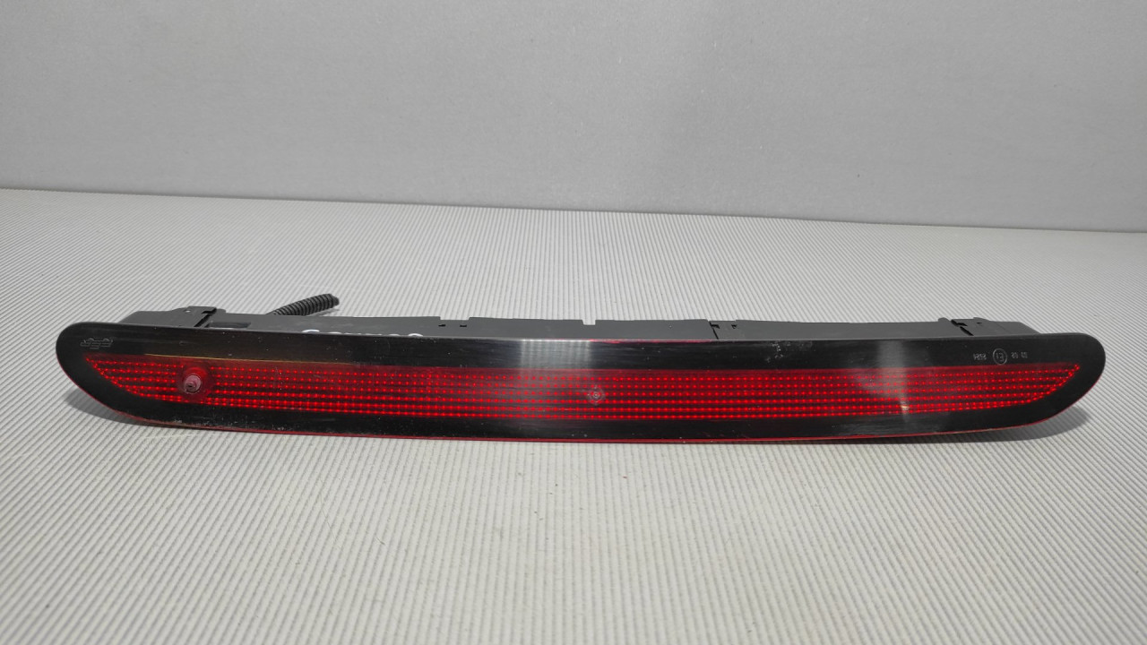 TRECE STOP SVJETLO SKODA FABIA > 14- 6V0945097
