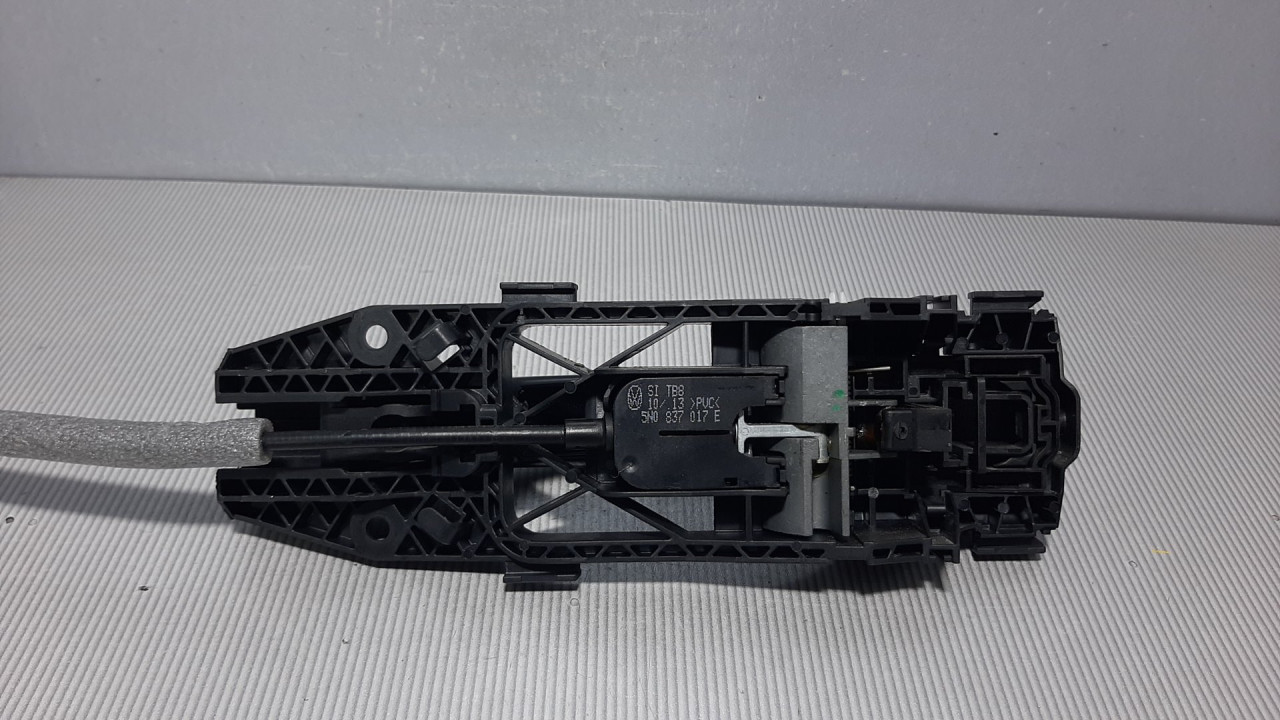 DIJELOVI RUCKA VRATA VW POLO > 09-14 5N0839885H