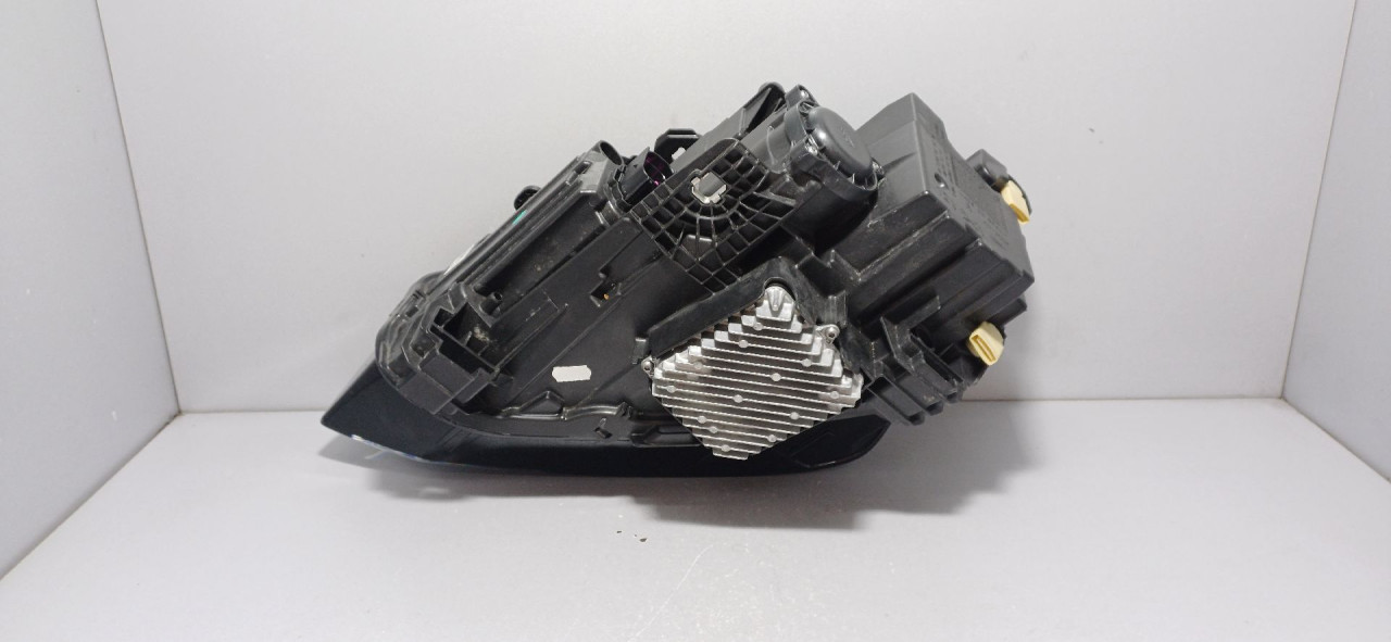 DIJELOVI FAR AUDI Q2 > 16-20 81A941036