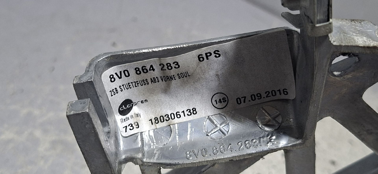 NASLONJAC ZA RUKU AUDI A3 (8VF/8VK) > 16-20 8V0864283