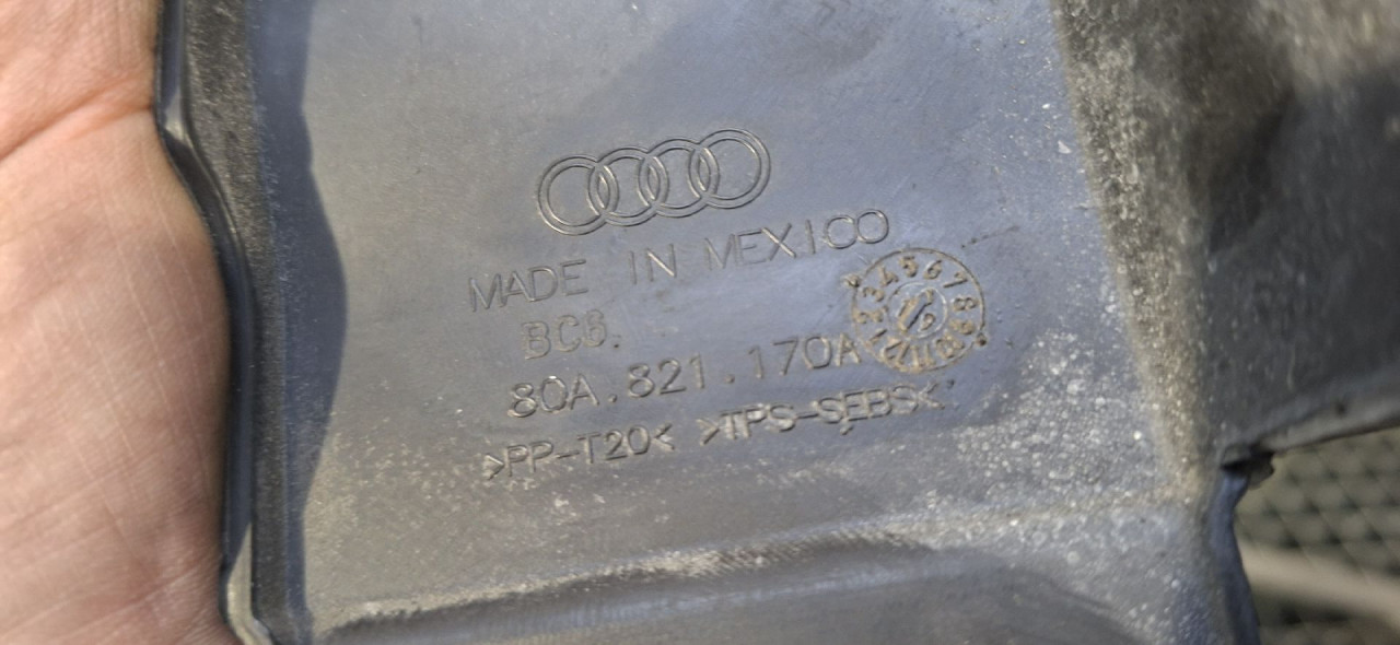 DIJELOVI PLASTIKA AUDI Q5 (FY) > 17 - 20  2.0 80A821170A