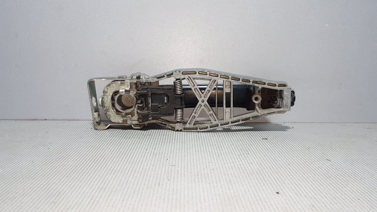 DIJELOVI RUCKA VRATA VW TOURAN > 06-10 1T0837885B