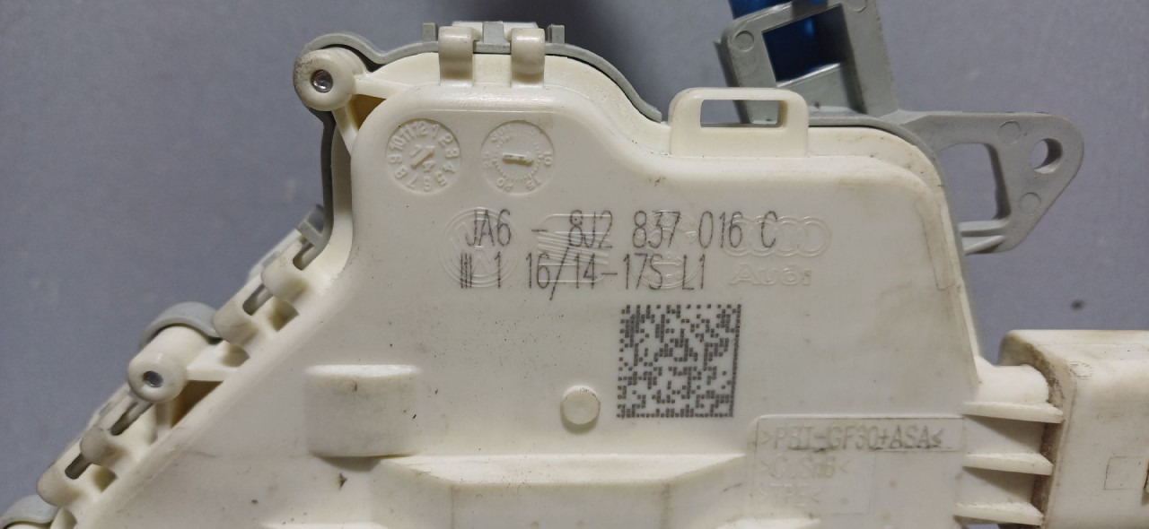 DIJELOVI BRAVA VRATA AUDI Q3 > 11-15 8J2837016C