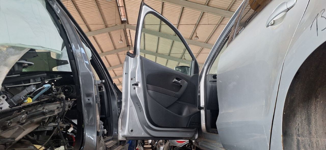DIJELOVI VRATA VW POLO > 09-14 6R4831055J