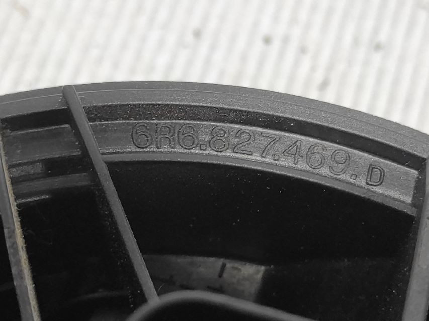 DIJELOVI ZADNJI ZNAK VW POLO > 14-17 6R6827469D