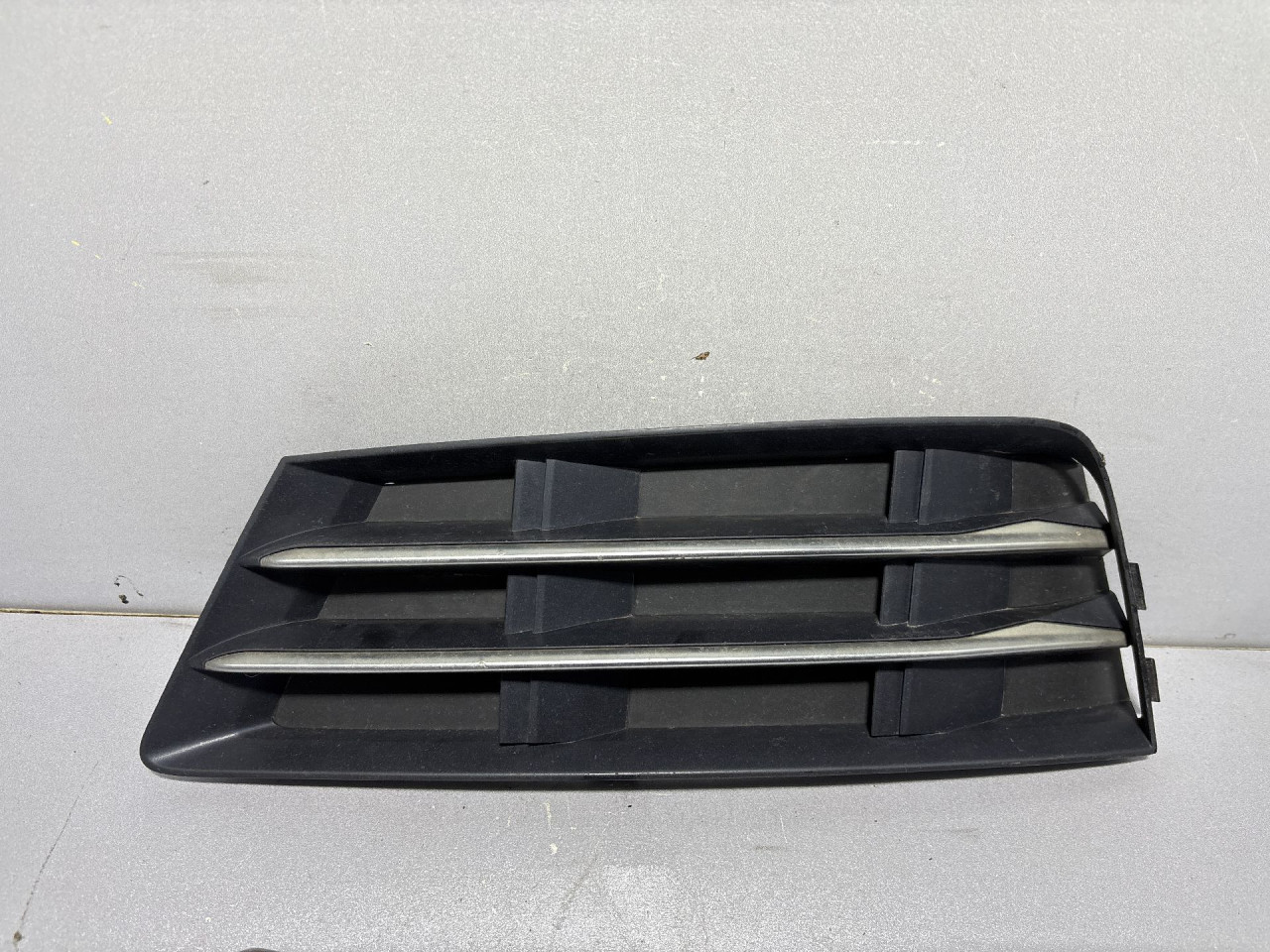PLASTIKA BRANIKA AUDI A4 (B9) > 15-18 8W0807681R