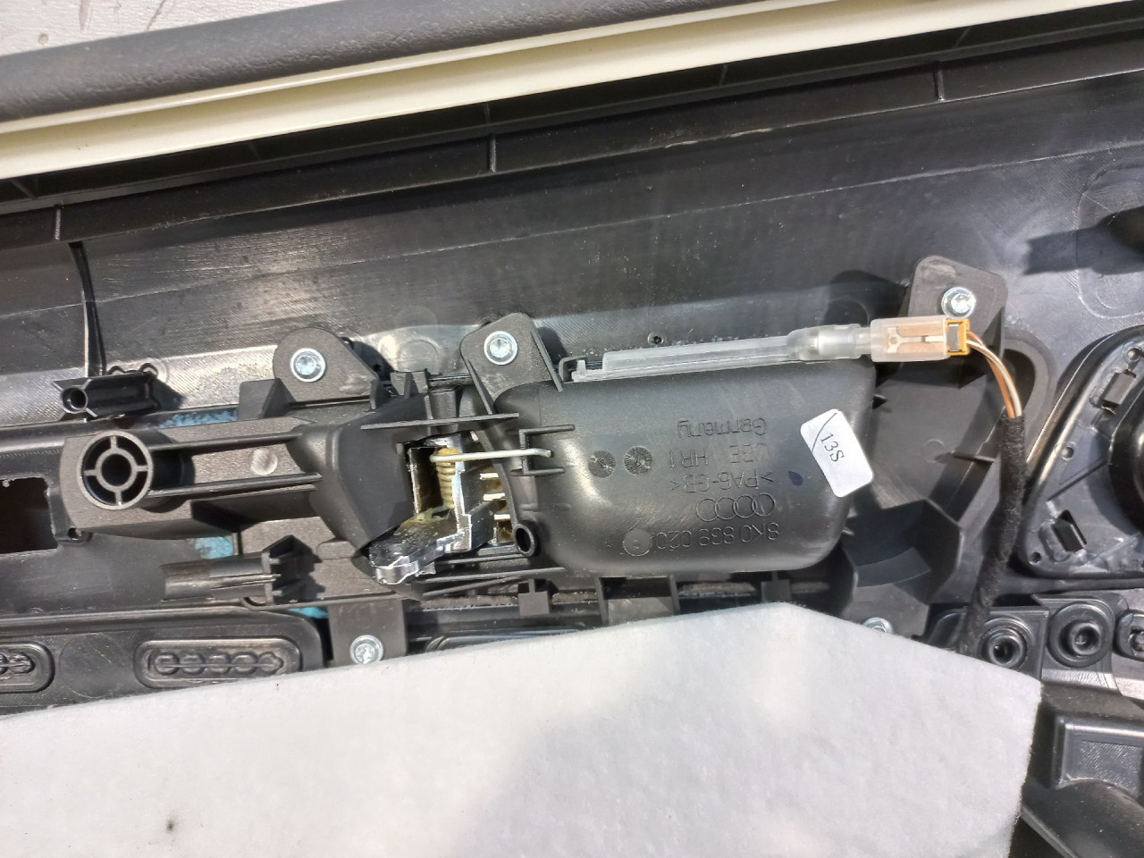 UNUTRASNJA RUCKA VRATA AUDI A4 (B8) > 07-11 8K0839020