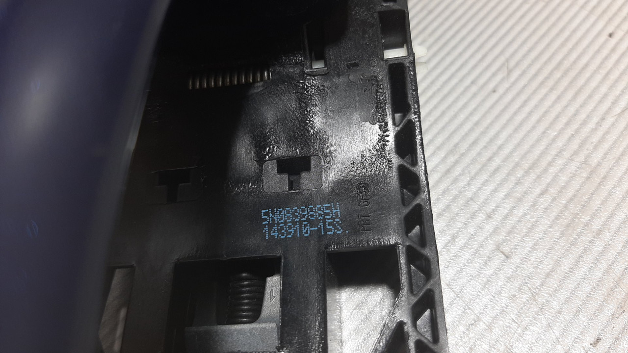 DIJELOVI RUCKA VRATA VW GOLF 6 > 08-12 5N0839885H