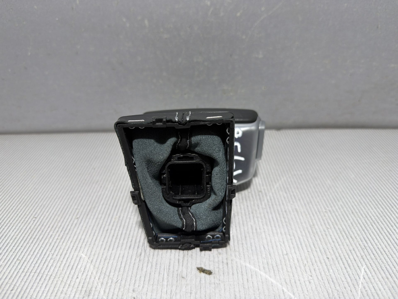 DIJELOVI RUCICA MJENJACA AUDI Q5 (FY) > 17 - 20  3.0 10010679600