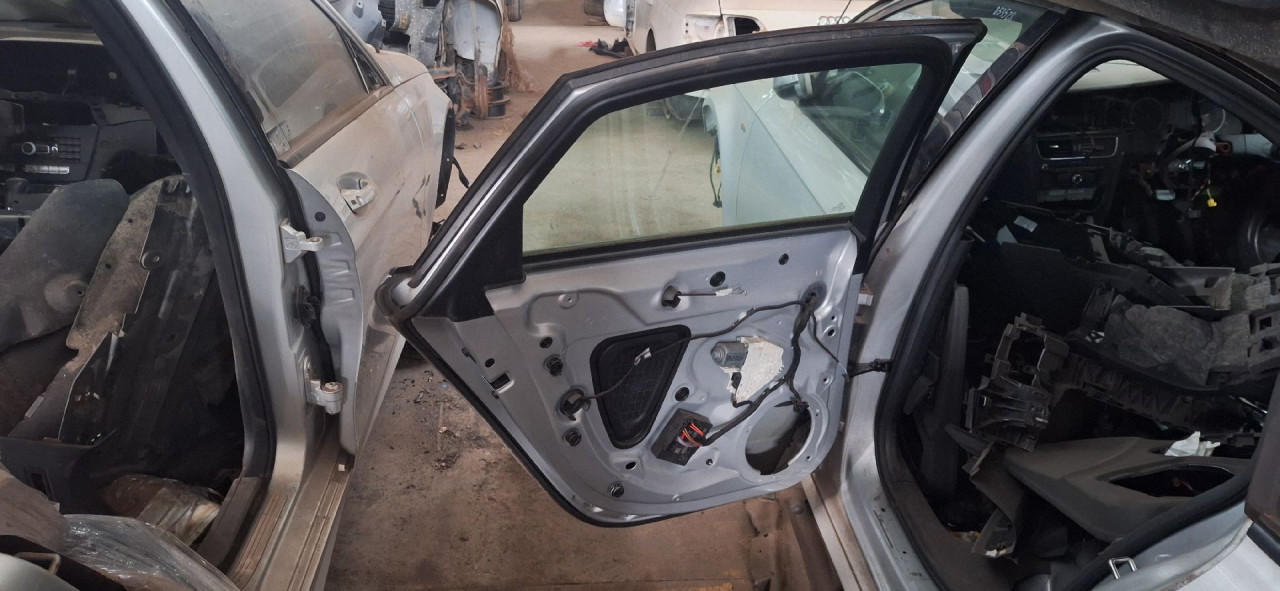 DIJELOVI VRATA AUDI A4 (B8) > 12-15