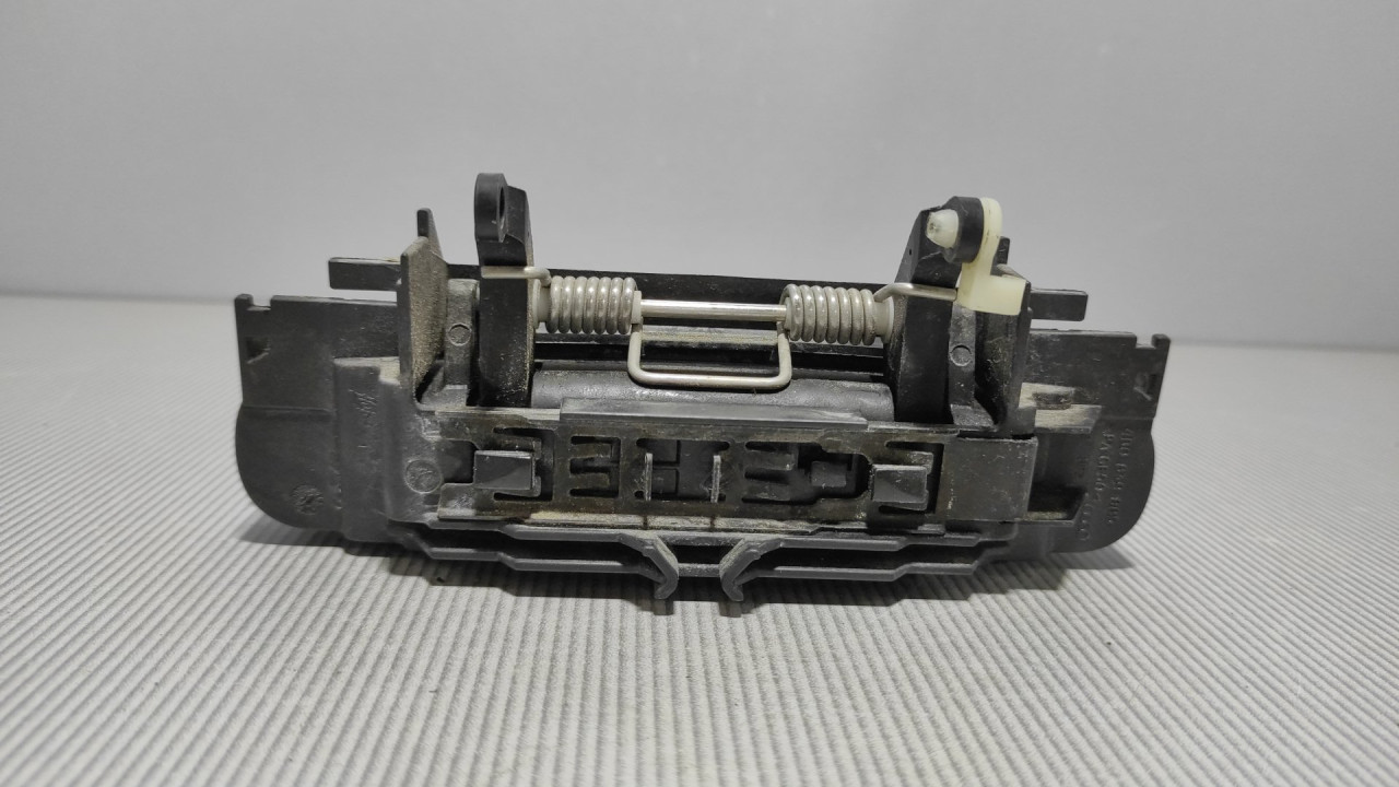 DIJELOVI RUCKA VRATA AUDI A3 > 08-12 4B0839885