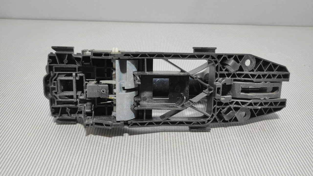 DIJELOVI RUCKA VRATA VW GOLF 6 > 08-12 5N0839885G