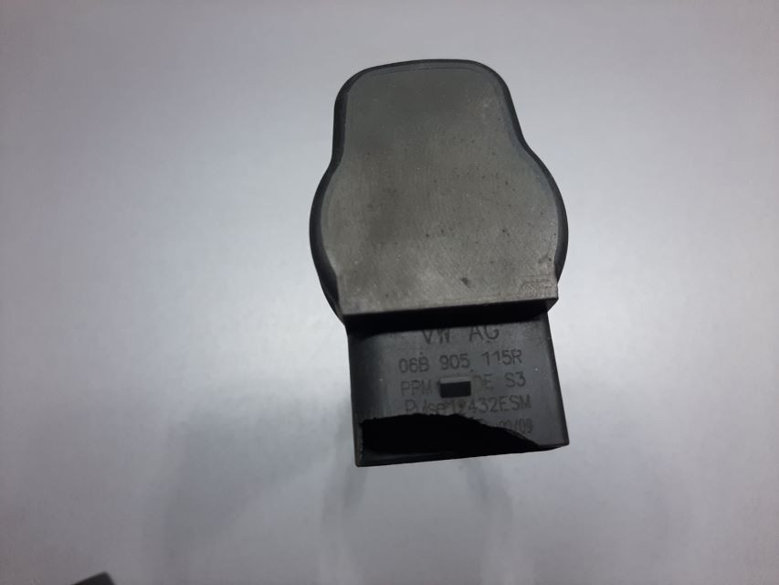 DIJELOVI BOMBINA AUDI A6 > 97-01 06B905115R