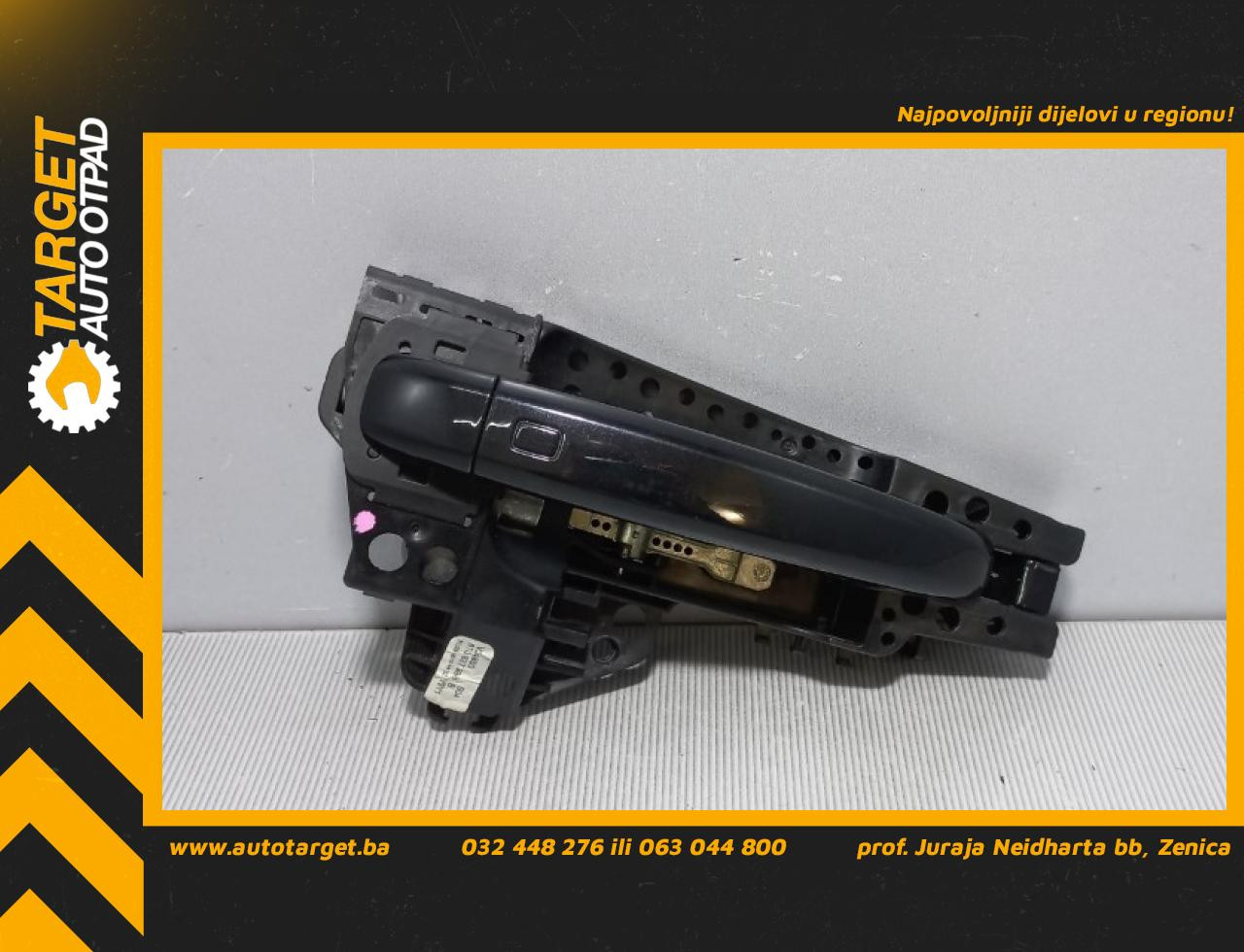DIJELOVI RUCKA VRATA AUDI Q5 > 12-16 8T0837886B