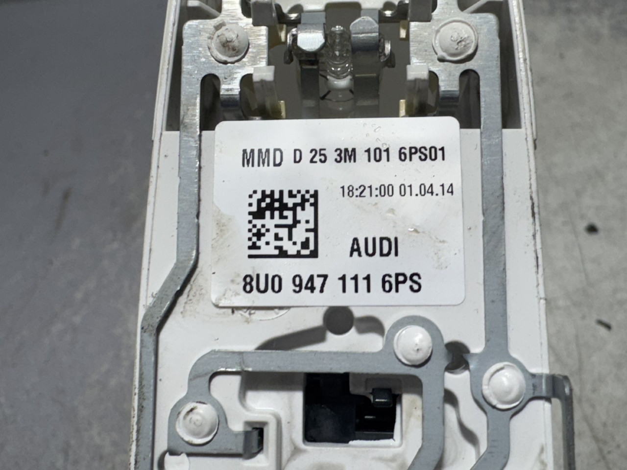 RASVJETA U KABINI AUDI Q3 > 11-15 8U0947111
