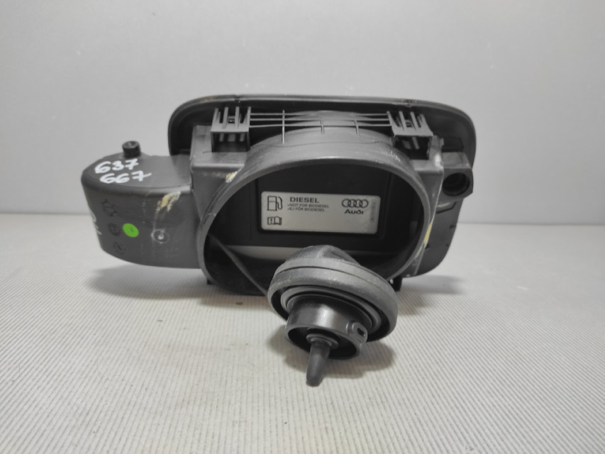 POKLOPAC REZERVOARA AUDI A4 (B8) > 12-15 8K0809999A