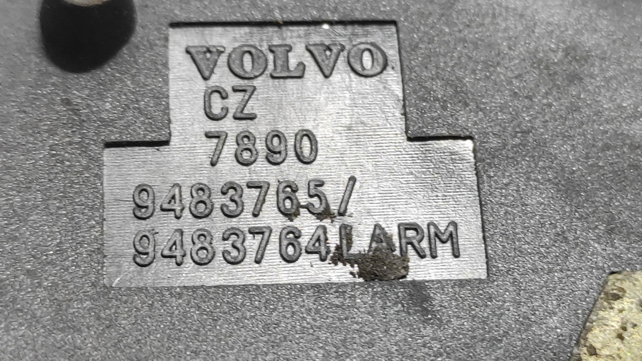 DIJELOVI BRAVA HAUBE VOLVO S70/V70 > 00-04 9483765