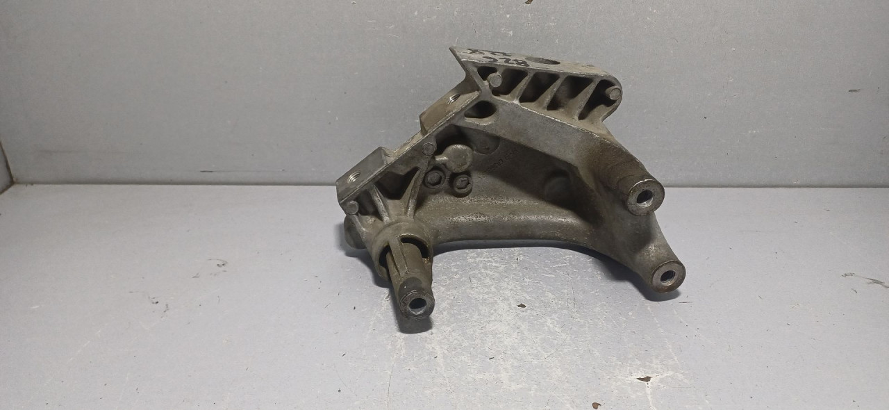 NOSAC MOTORA VW PASSAT B8 > 14-19 04L199207