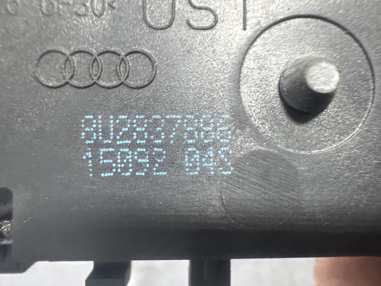 DIJELOVI RUCKA VRATA AUDI Q3 > 11-15 8U2837886