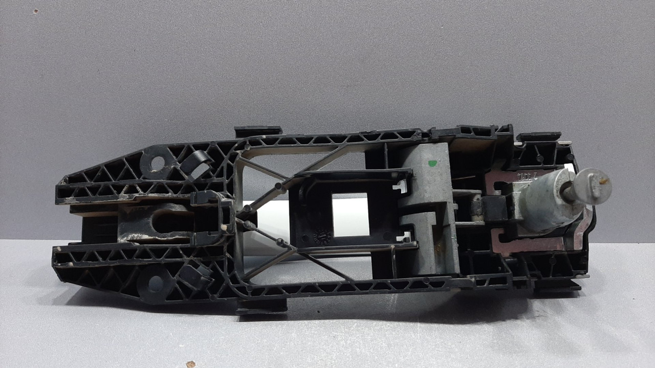 DIJELOVI RUCKA VRATA VW GOLF 6 > 08-12 5N0837885H