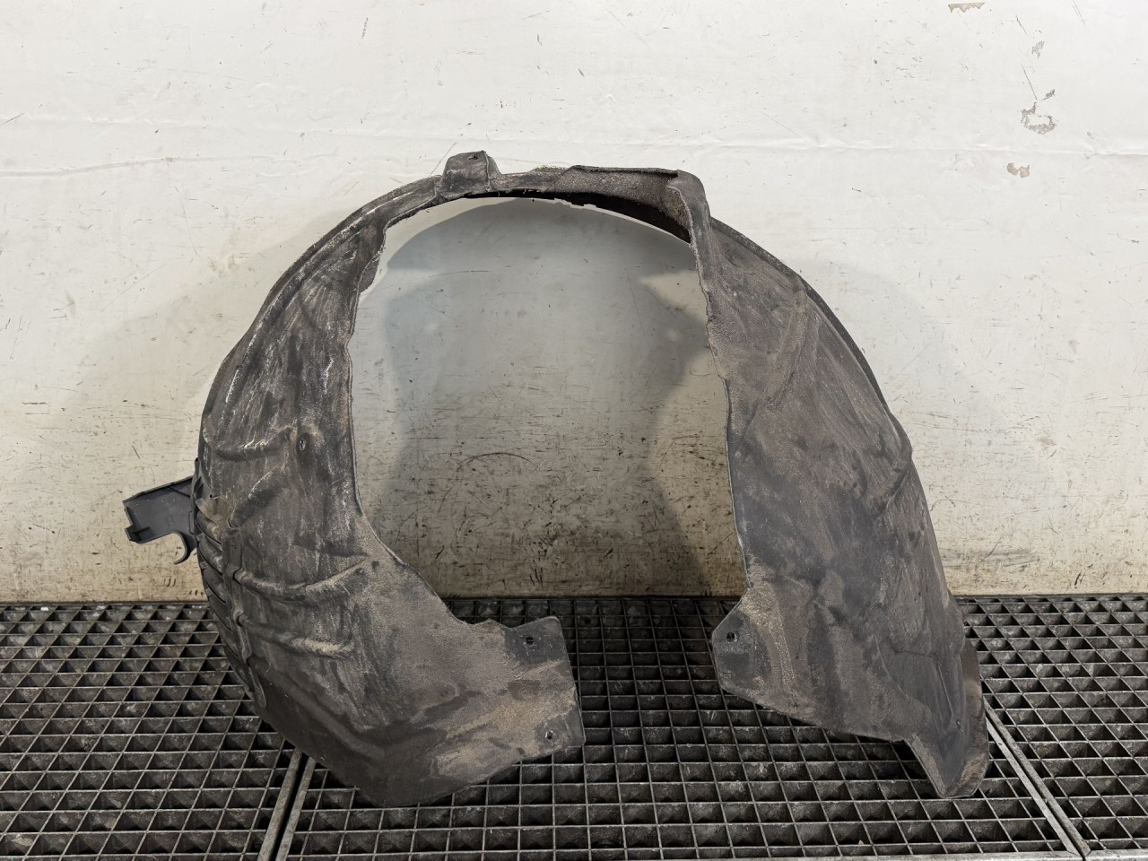 UNUTRASNJI BLATOBRAN AUDI Q5 (FY) > 17 - 20  80A821172E