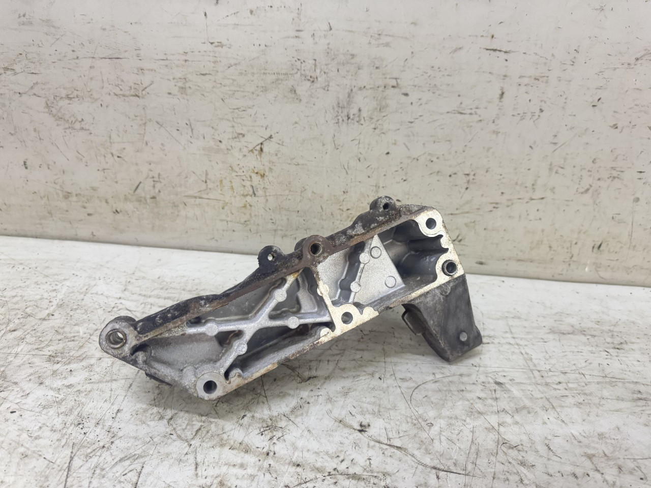 DIJELOVI NOSAC MOTORA IVECO DAILY > 14- 5801766565