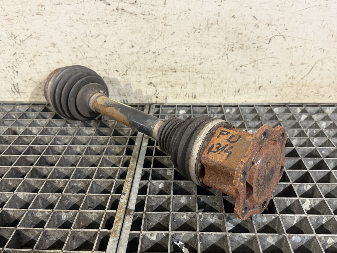 DIJELOVI POLUOSOVINA AUDI A4 (B8) > 12-15 8K0407271AJ