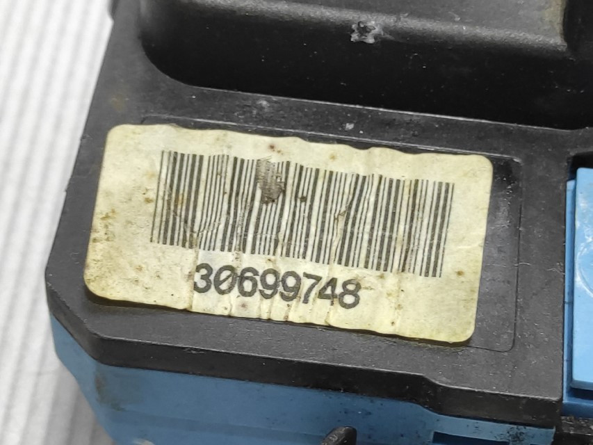 DIJELOVI BRAVA VRATA VOLVO XC90 > 02-06 30699748