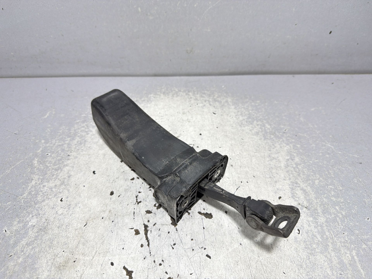 DIJELOVI GRANICNIK VRATA SKODA OCTAVIA > 13-16 2.0 5E0837249