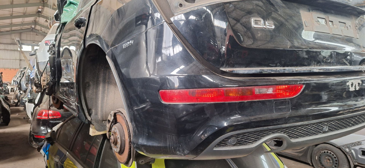 DIJELOVI BRANIK AUDI Q5 > 12-16 8R0807303BGRU