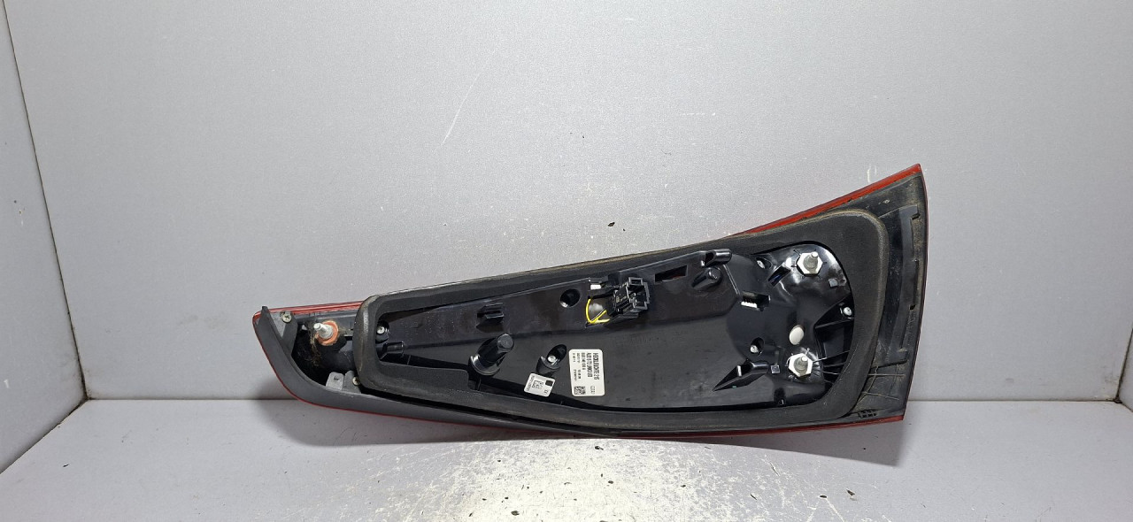 DIJELOVI STOP SVJETLO AUDI Q3 > 11-15 2.0 8U0945093A