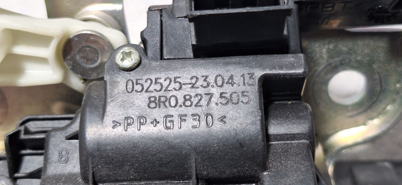 BRAVA GEPEKA AUDI A3 (8V1/8VA) > 12-16 8R0827505