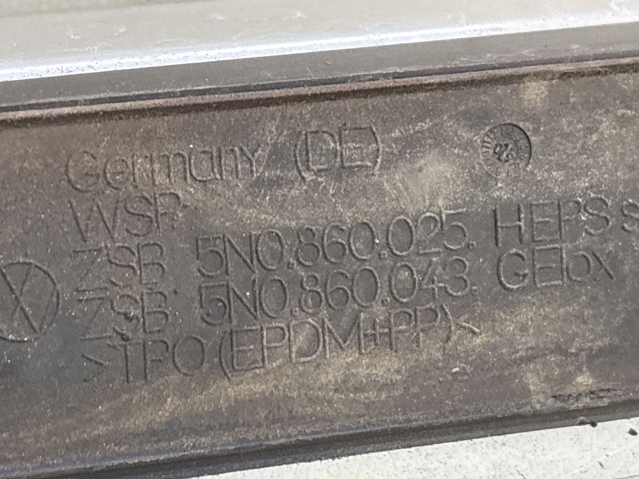 DIJELOVI KROVNI NOSAC VW TIGUAN > 07-11 5N0860025