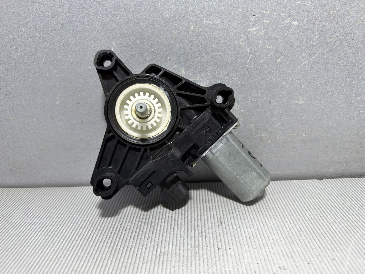 DIJELOVI MOTORIC PODIZACA STAKLA FIAT 500X > 15-18 2.0 C37707100
