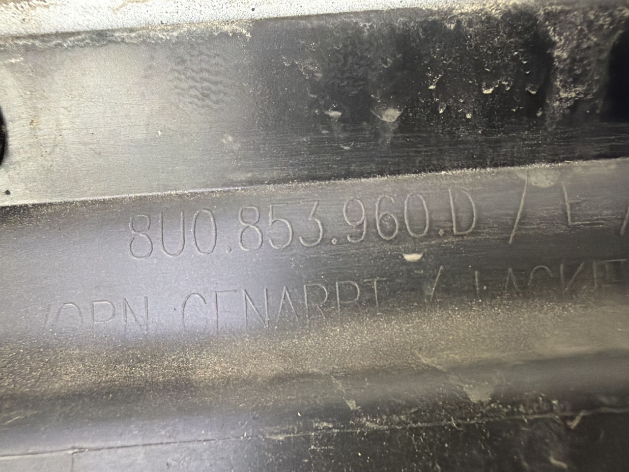 DIJELOVI LAJSNA AUDI Q3 > 11-15 2.0 8U0853960D