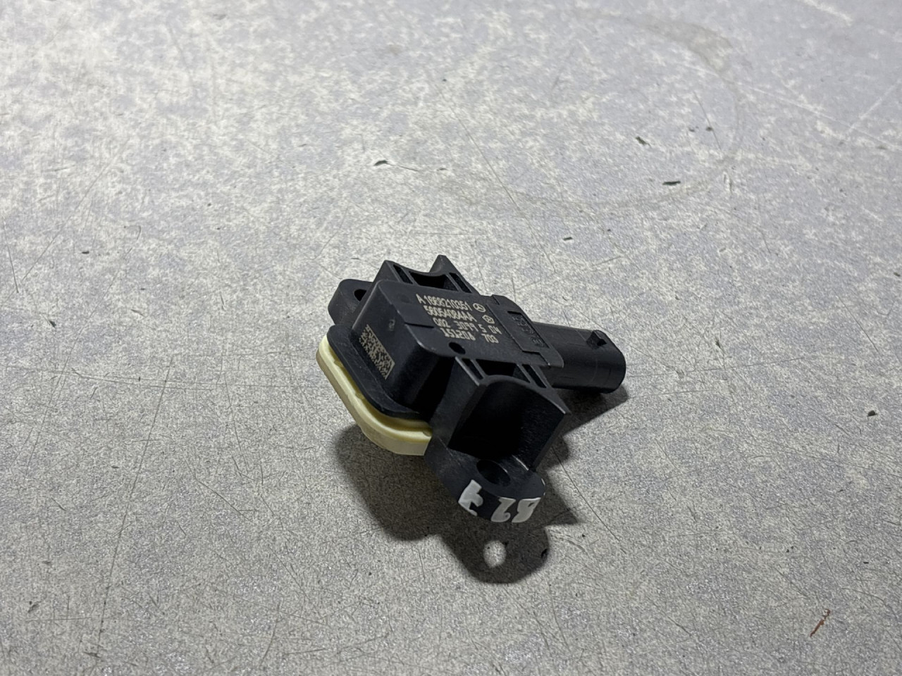 SENZOR AIRBAGA MERCEDES A KLASA (W176) > 15-18 A1668210351
