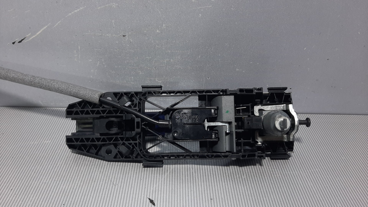 DIJELOVI RUCKA VRATA SKODA RAPID > 16- 5N0837885H