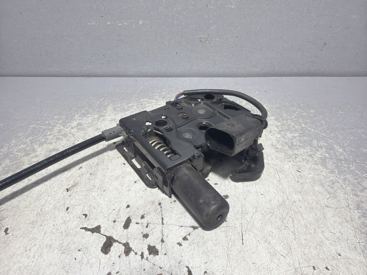 DIJELOVI BRAVA HAUBE AUDI A4 (B9) > 19- 8W0823509B
