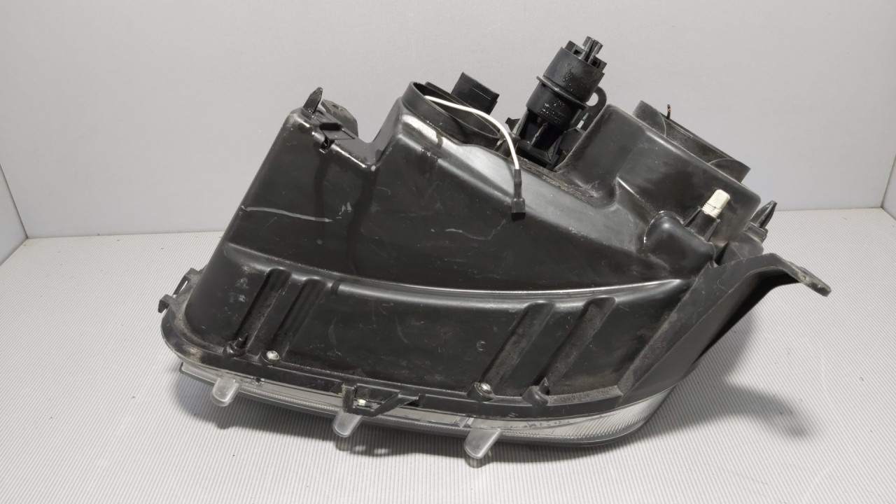 DIJELOVI FAR DACIA DUSTER > 13-17 260100067R