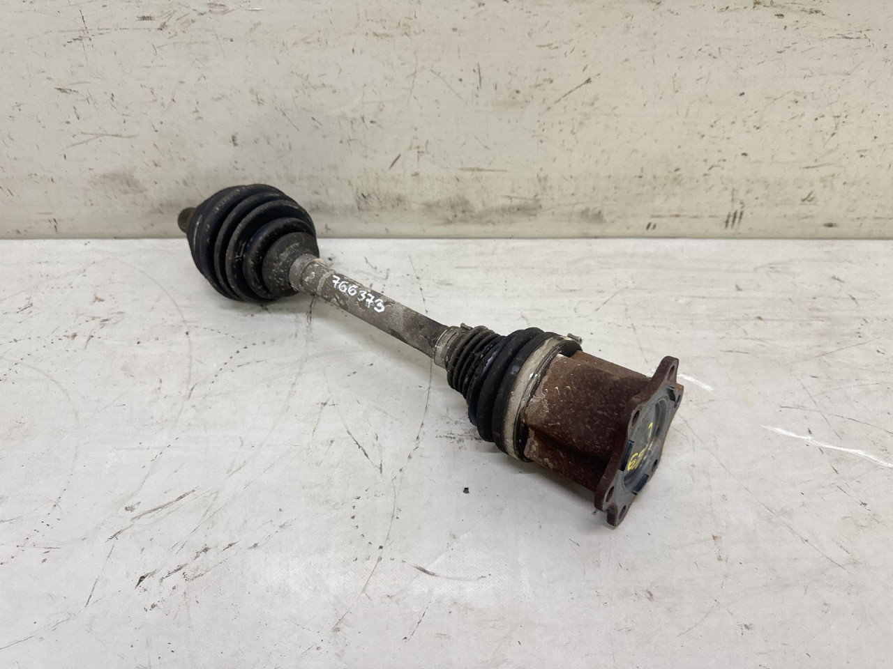 DIJELOVI POLUOSOVINA VW PASSAT B8 > 14-19 2.0
