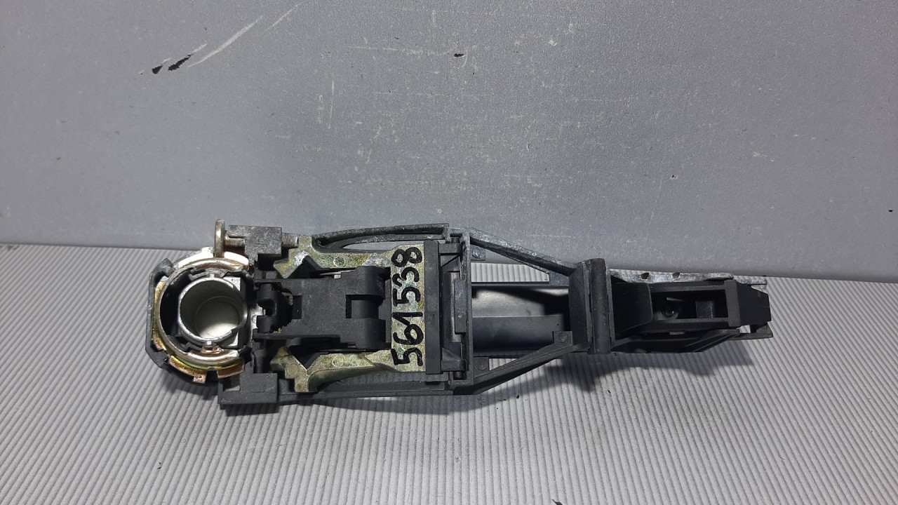DIJELOVI RUCKA VRATA VW GOLF 4 > 97-03 3B0837885