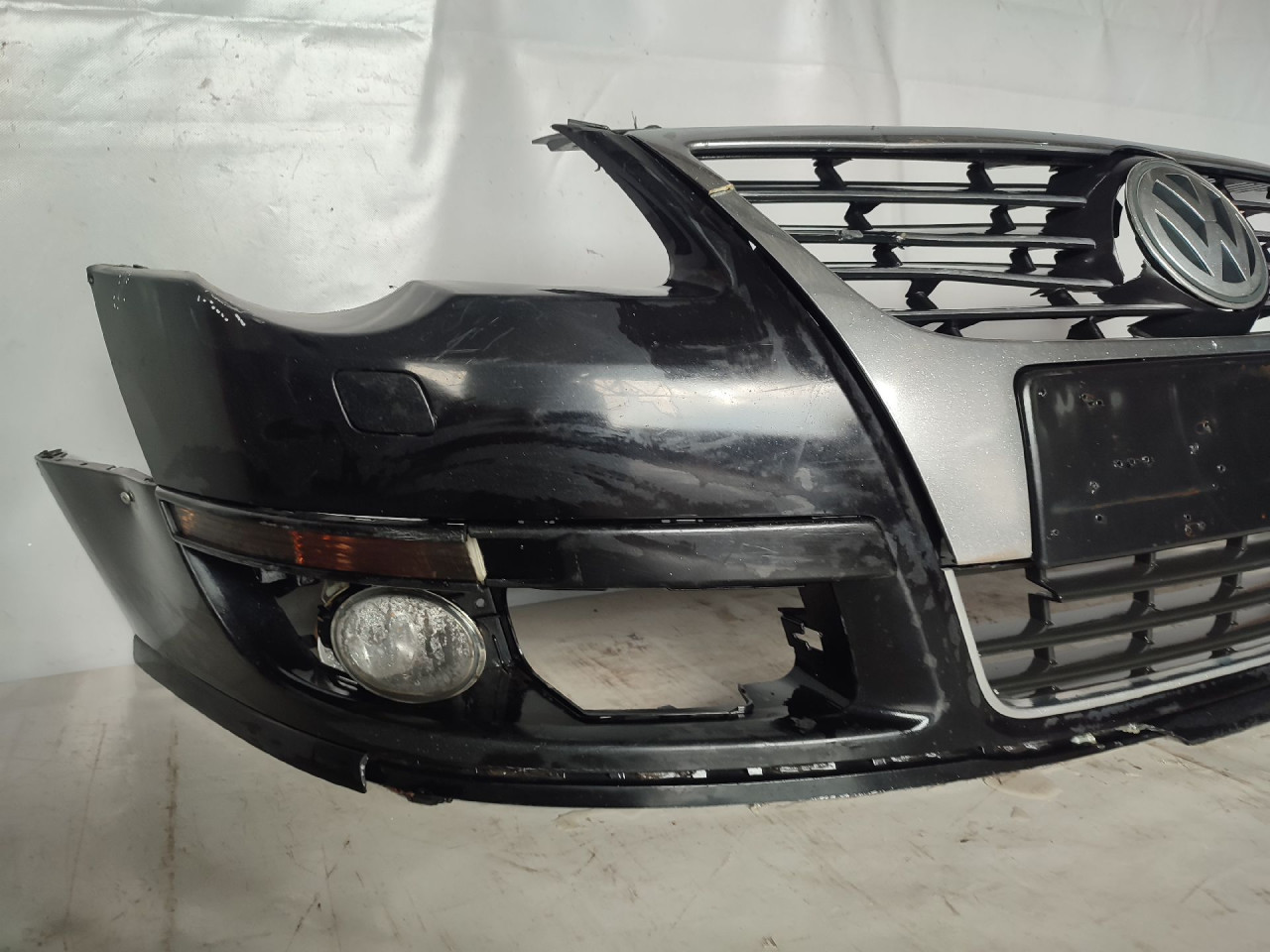 DIJELOVI BRANIK VW PASSAT B6 > 05-10 3C0807221A