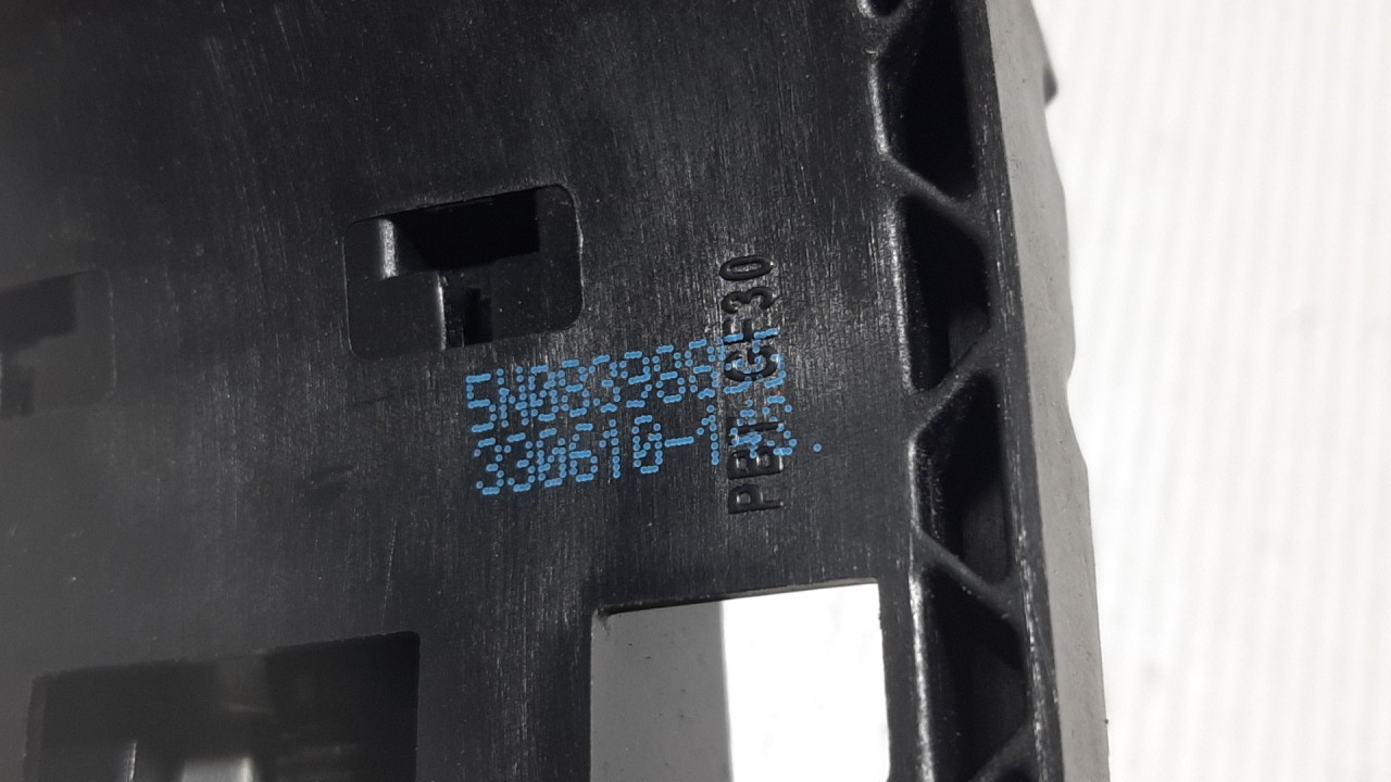 DIJELOVI RUCKA VRATA VW GOLF 6 > 08-12 5N0839885