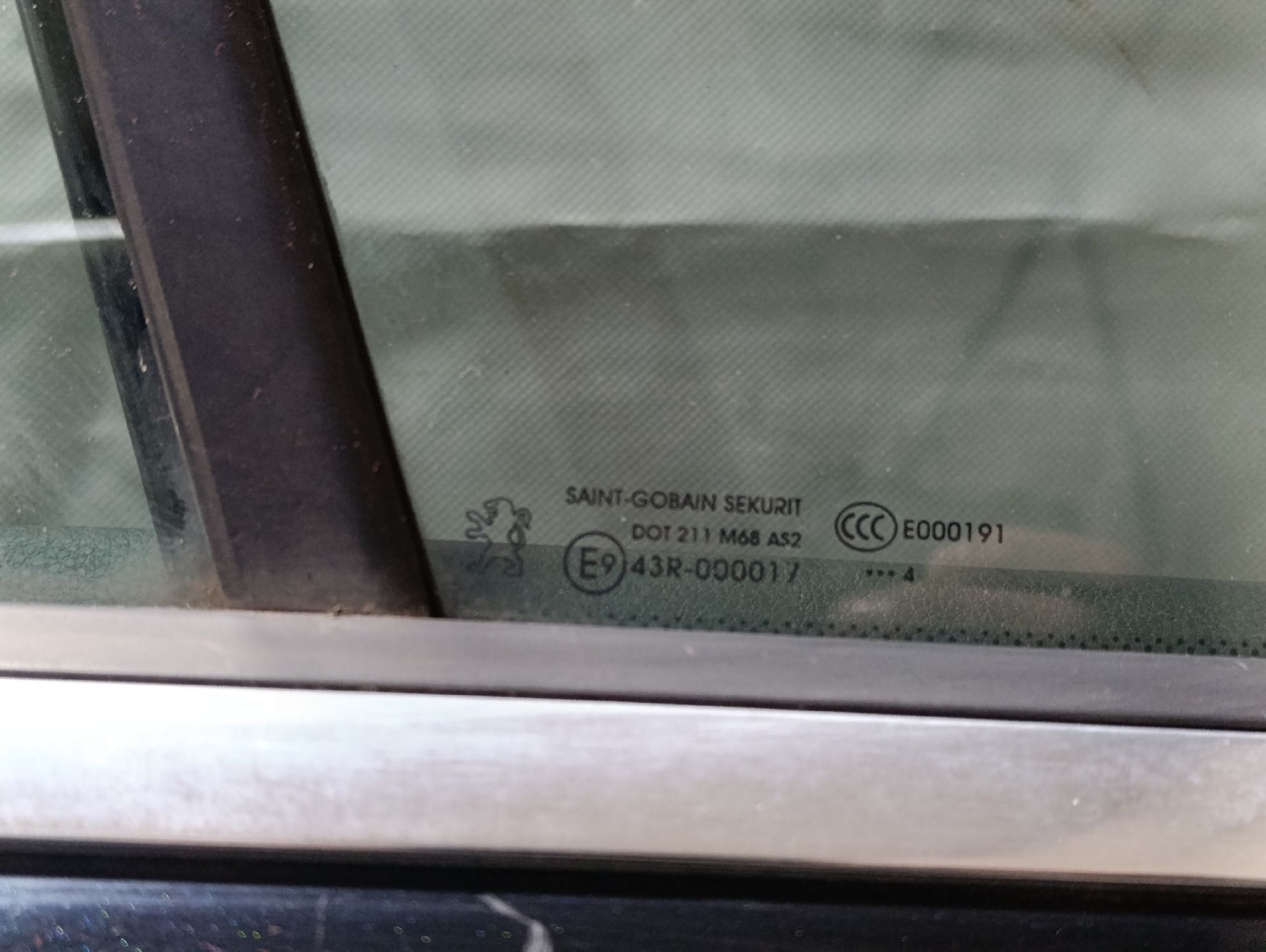 DIJELOVI STAKLO PEUGEOT 5008 > 13-16