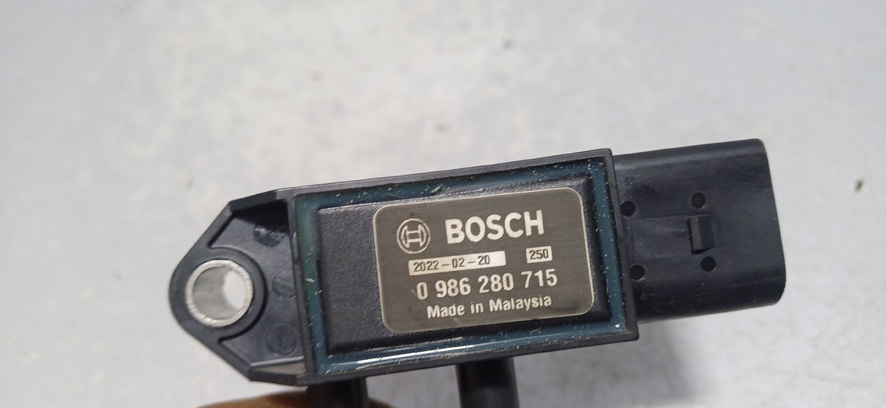 DIJELOVI SENZOR PRITISKA VW PASSAT B8 > 14-19 2.0 0986280715